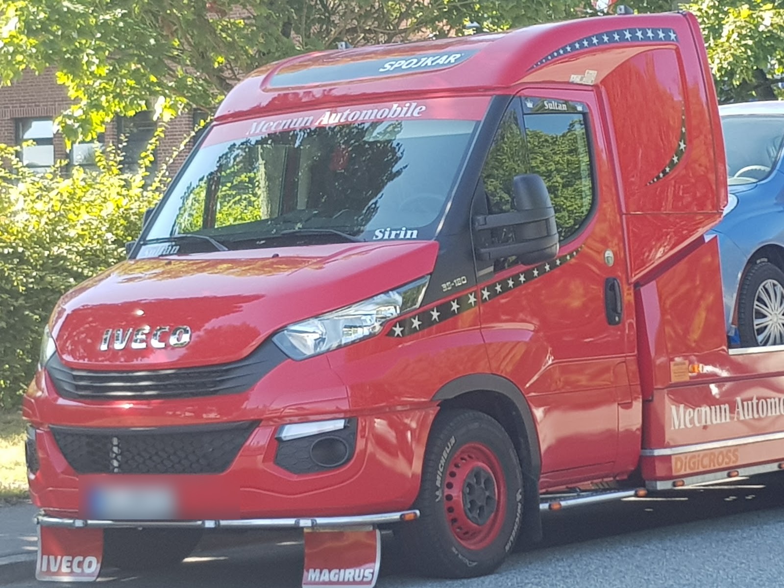 Fahrzeug des Mecnun Automobile Teams in Lübeck